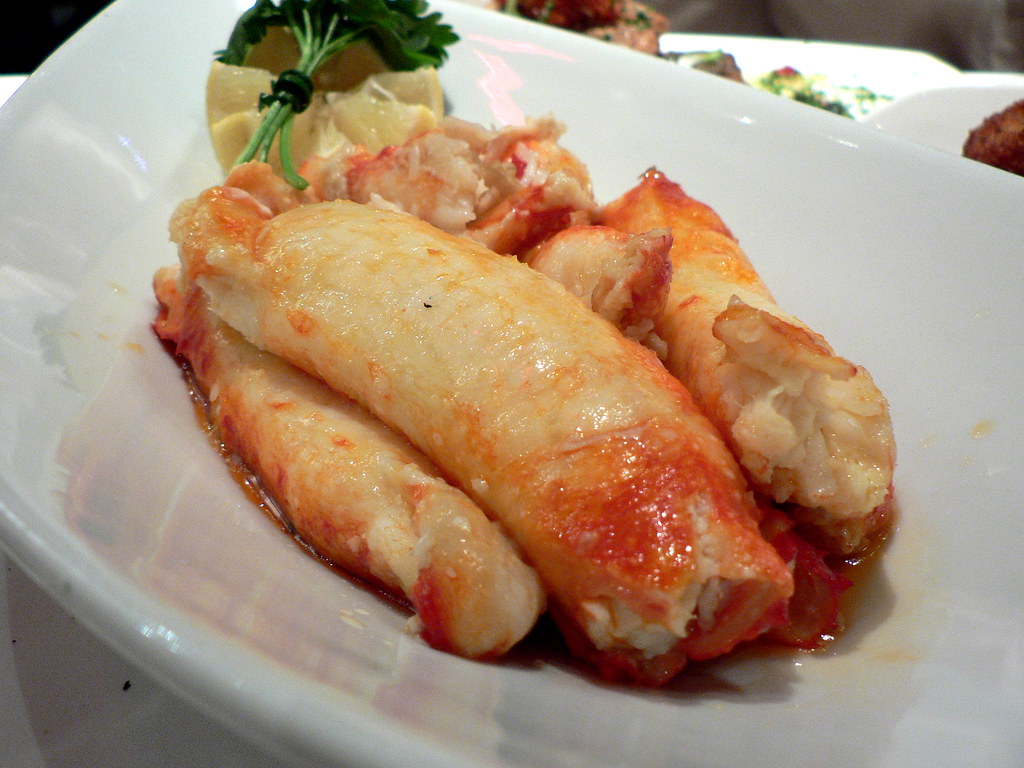 CRAB LEGS WITH GARLIC BUTTER