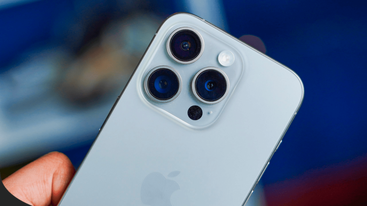 Mysterious Issue Shuts Down iPhones At Night