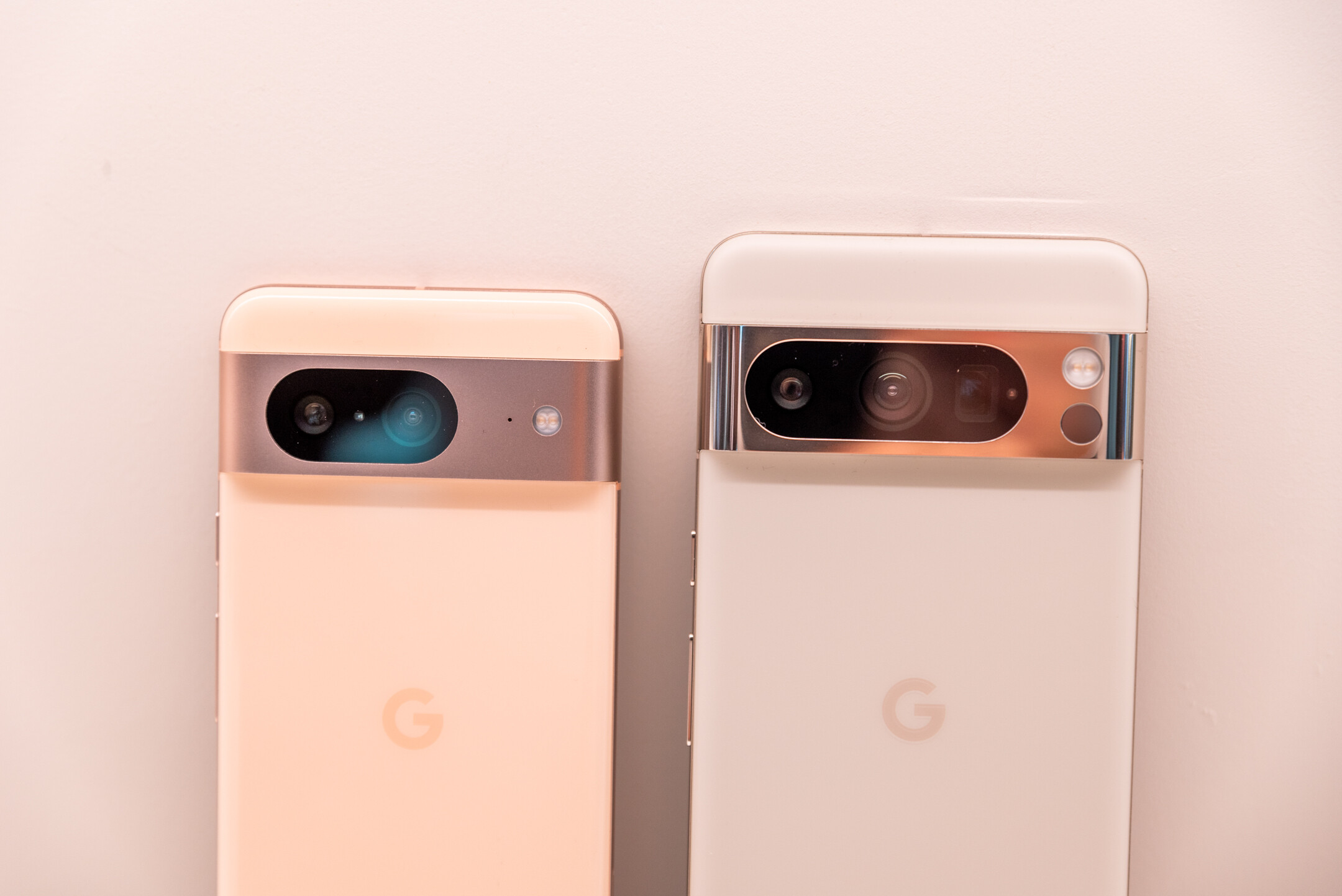 (Crédit image – PhoneArena) – Google Pixel 8 Pro vs Pixel 8 : Google est sur le point de récolter les fruits