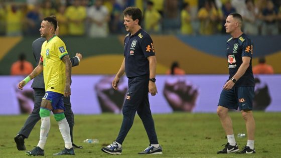 Brazil condemn supporters after popcorn bag thrown at Neymar