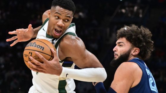 Agent: Giannis Antetokounmpo secures 3-year, $186M extension