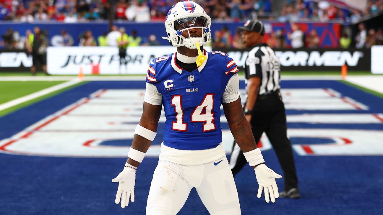 Stefon Diggs 'thankful' after Josh Allen defends sideline behavior