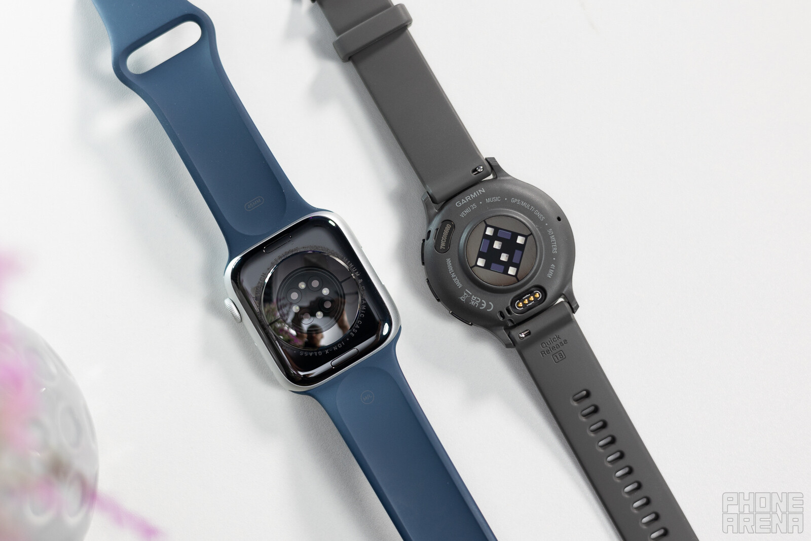 (Crédit image – PhoneArena) – Garmin Venu 3 vs Apple Watch Series 9 : Garmin a un gros avantage