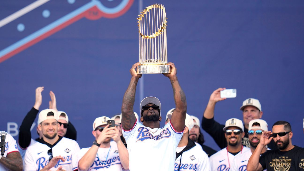 Rangers cheered by thousands at World Series title parade