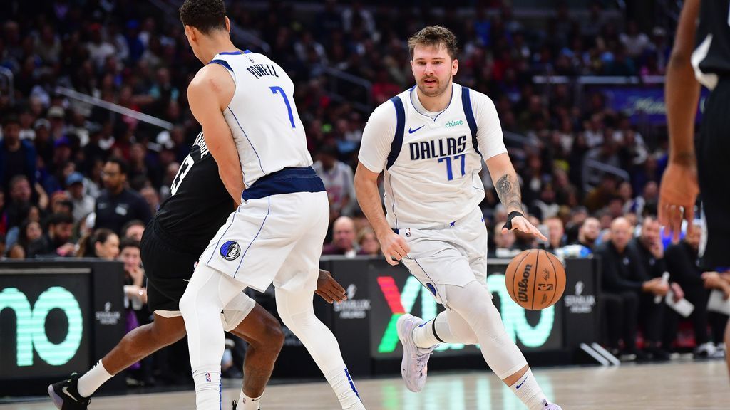 Mavericks' Luka Doncic has thumb sprain but cleared to play
