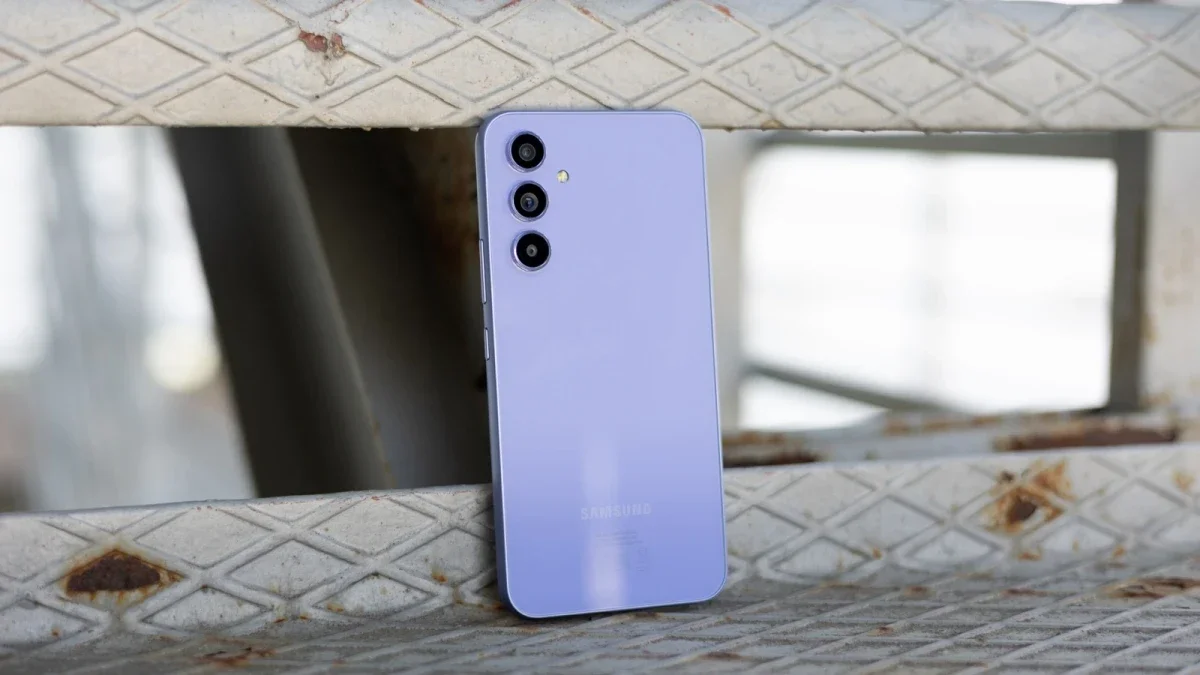 Amazon cuts the price of the Galaxy A54, Samsung's latest mid-ranger, for Black Friday; save on one while you can