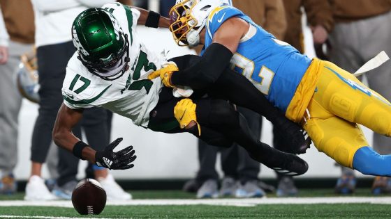 Jets frustrated as offense sputters again in loss to Chargers