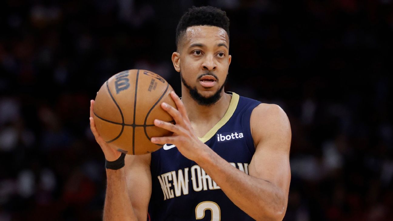 Pelicans' CJ McCollum suffers collapse in right lung