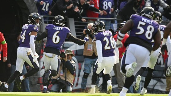 Ravens score on pick-six vs. Deshaun Watson, Browns