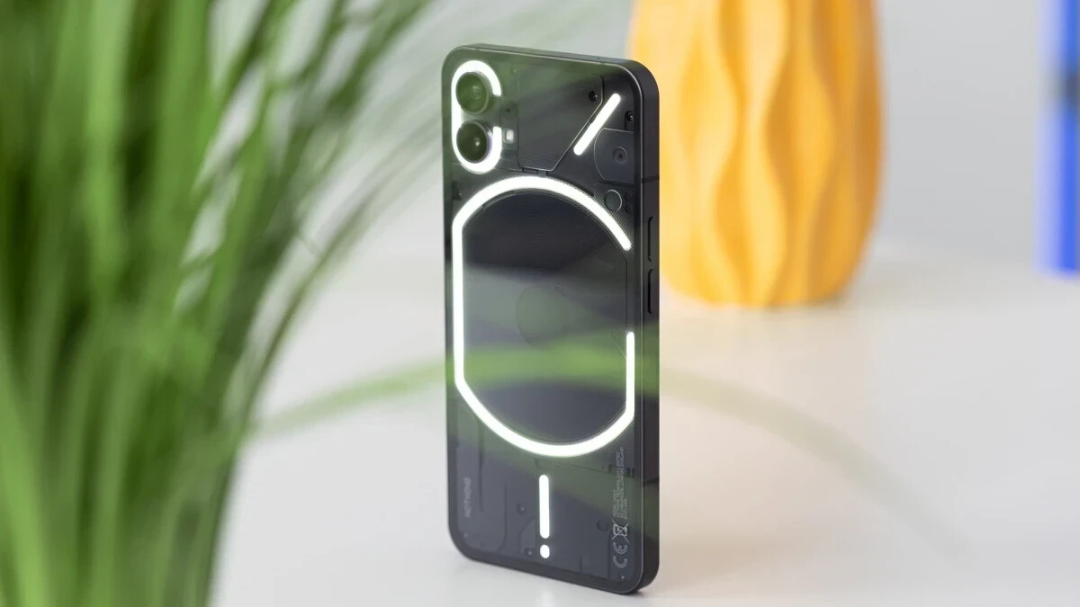The awesome Nothing Phone (1) 128GB mid-ranger is now 30% OFF its price on Amazon UK, and it