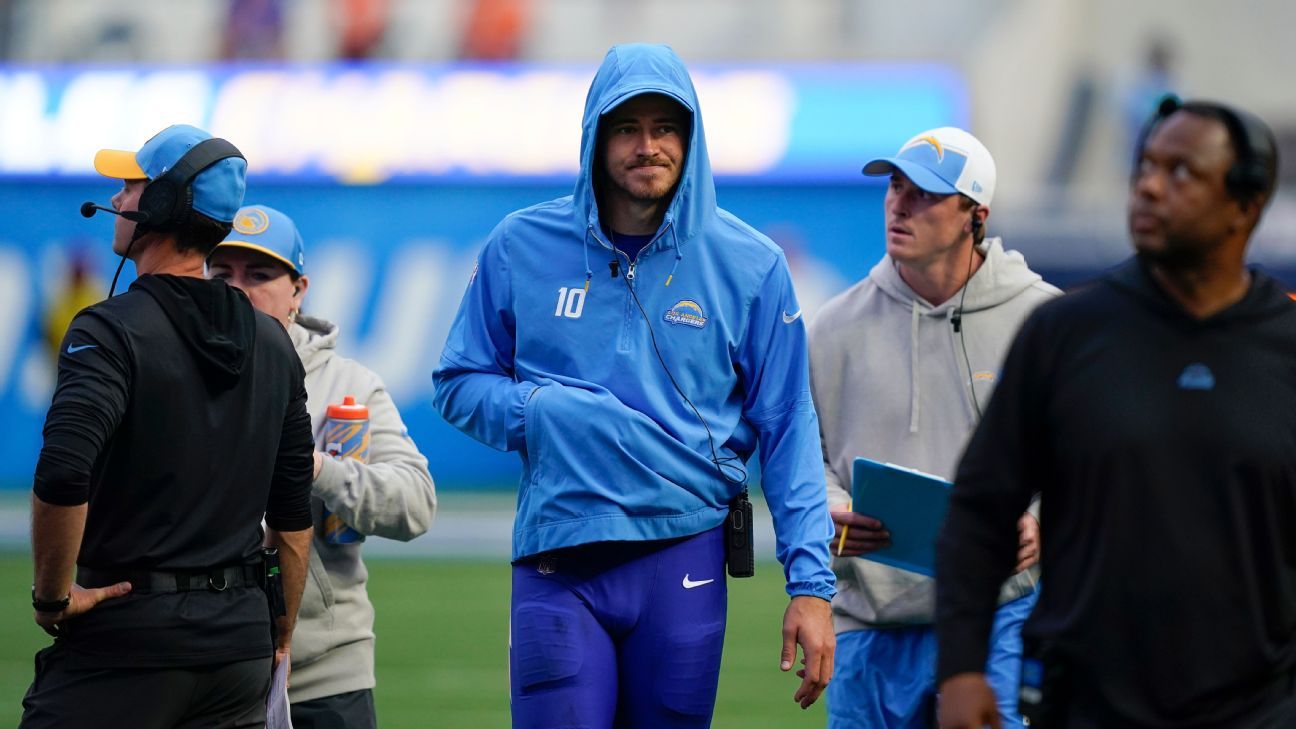 Justin Herbert's injury caps another lost Chargers season