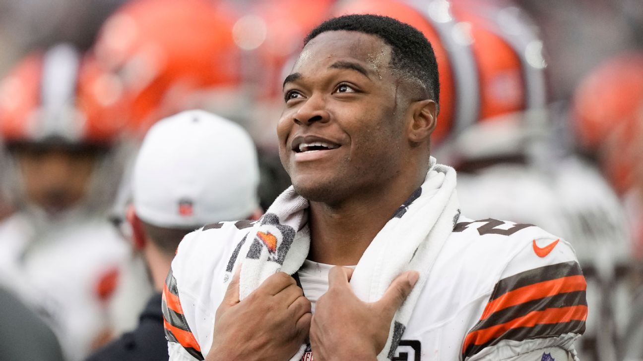Amari Cooper sets Browns' receiving record with 265 yards
