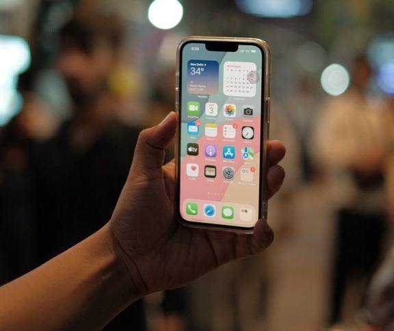 Older iPhone photographed in New Delhi, India – Apple may be forced to add USB-C ports to older iPhone models in India