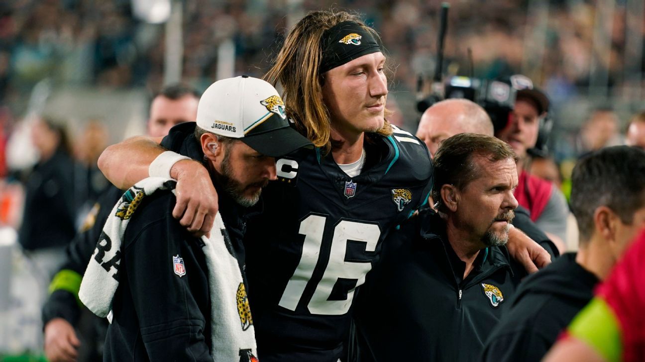 Jaguars' Trevor Lawrence exits after ankle injury late vs. Bengals
