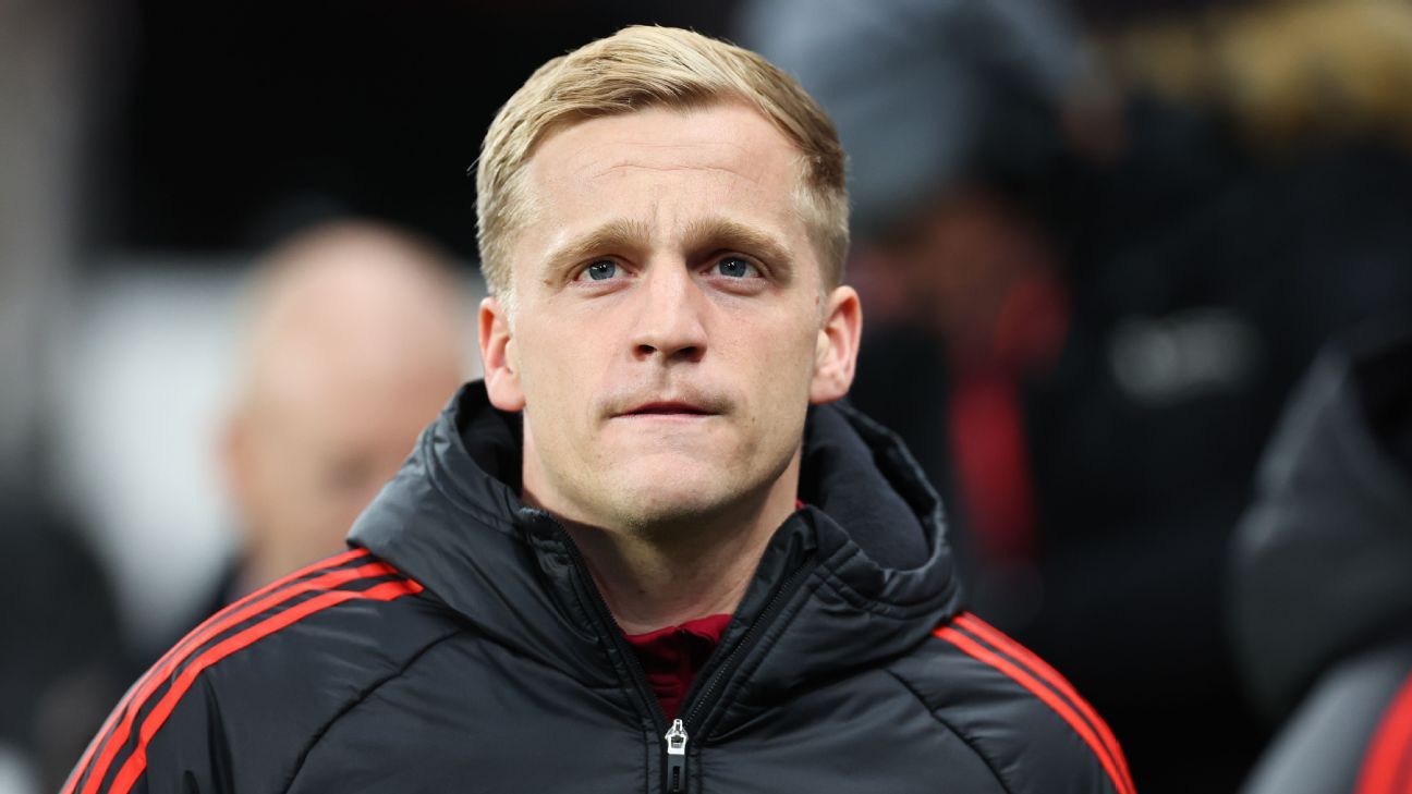 Man United's Van de Beek set for Frankfurt loan - sources
