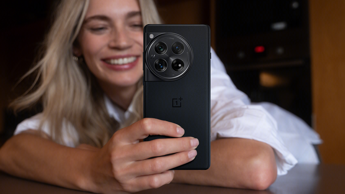 OnePlus 12 is out with a massive battery, Snapdragon 8 Gen 3 and improved cameras
