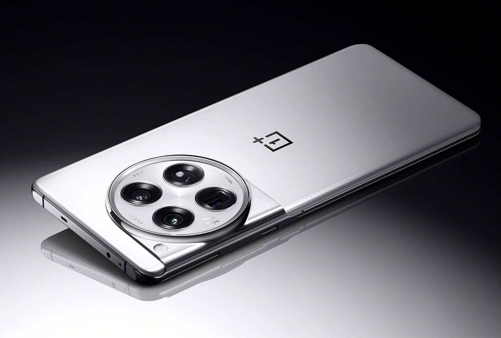 OnePlus 12 - OnePlus 12 vs iPhone 15 Pro Max : cela sera-t-il un jour réglé ?