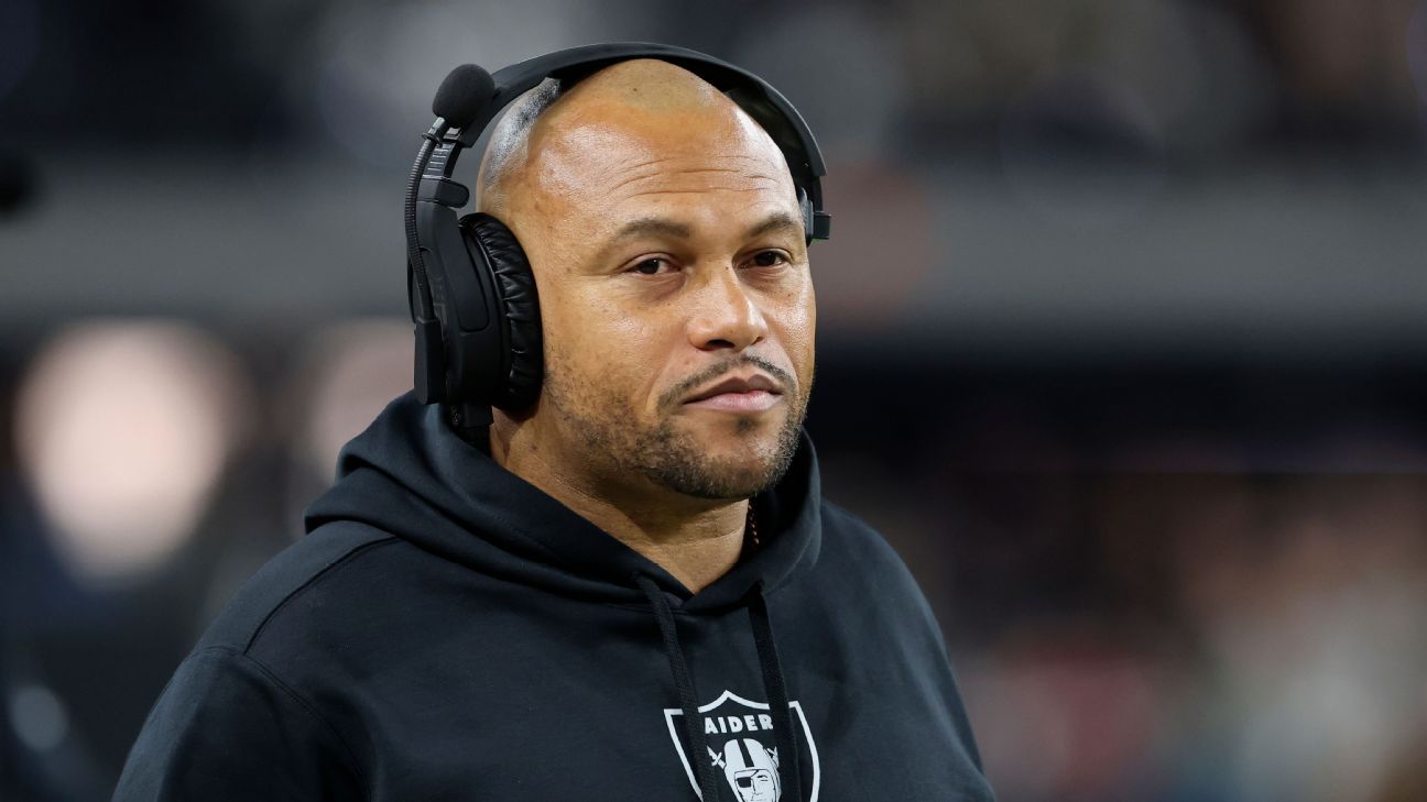 Raiders' D denies Chiefs chance to clinch eighth straight AFC West title