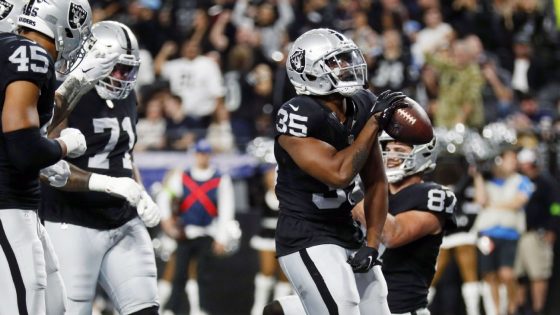 Raiders hang team-record 63 points on banged-up Chargers