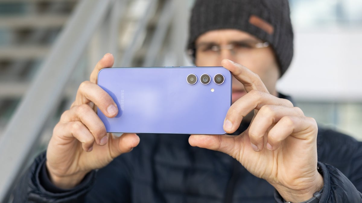Samsung's most wonderful Christmas deal throws in a free case with a hugely discounted Galaxy A54 5G
