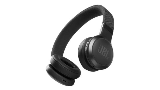 Score a pair of JBL Live 460NC at half-price and get good headphones with astonishing battery life for peanuts