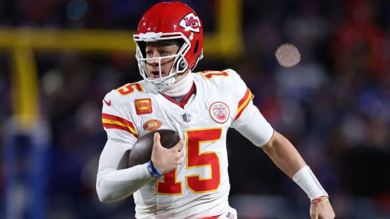 Chiefs find defense at right time to knock out Bills on road