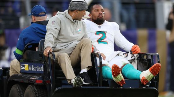 Dolphins lose pass-rusher Bradley Chubb to torn ACL