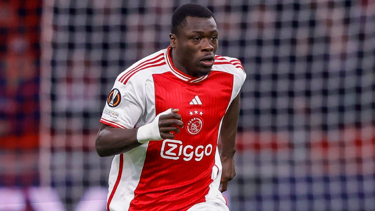 LIVE Transfer Talk: Man United, Arsenal eye Ajax's Brobbey
