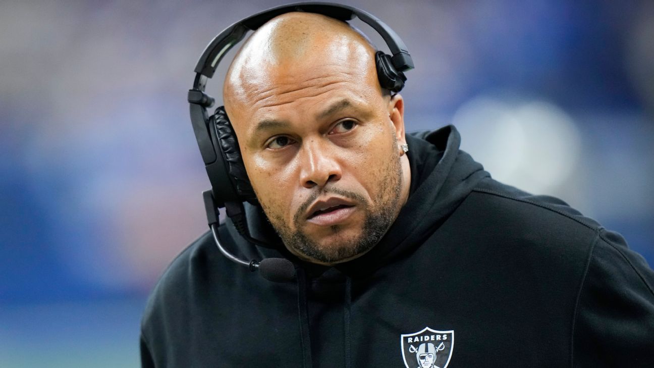 Raiders remove interim tag, name Antonio Pierce head coach