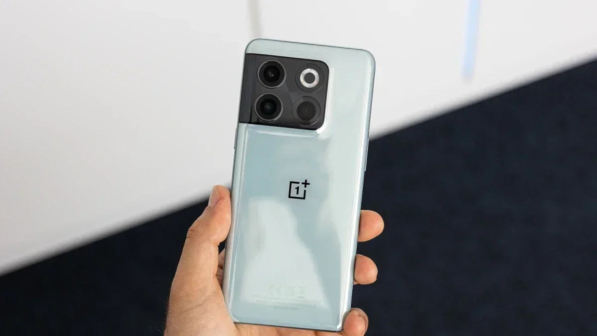 The OnePlus 10T is currently dirt cheap on Amazon; get an incredible phone at a budget price now!