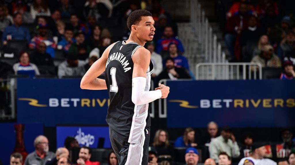 Victor Wembanyama posts 1st NBA triple-double in Spurs' win