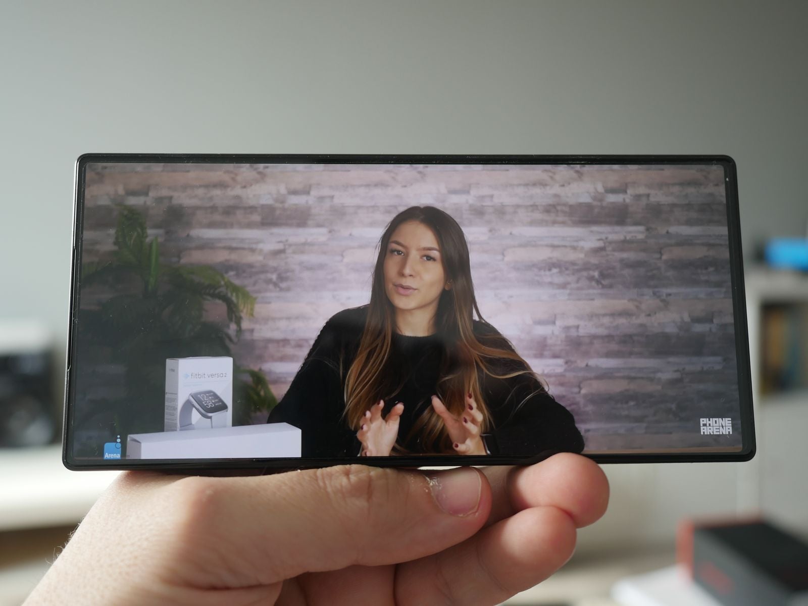 Watching this review on an edge-to-edge screen is a pleasure!  Do you like what you see?  - Living with a phone without a selfie camera (sort of)