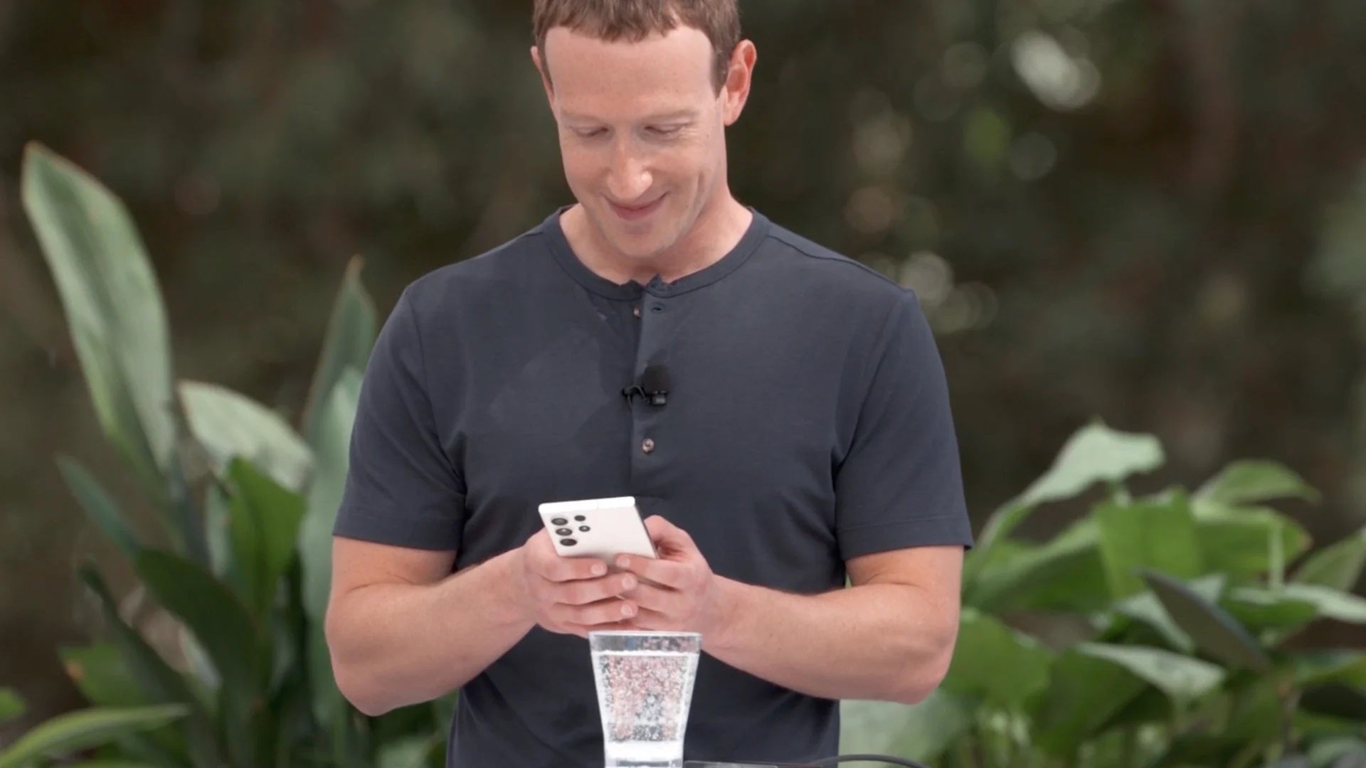 Mark Zuckerberg and his S23 Ultra |  Source - SamMobile - Celebrities may be using the iPhone 15, but here's why these 1% of billionaires are switching to Android flagships