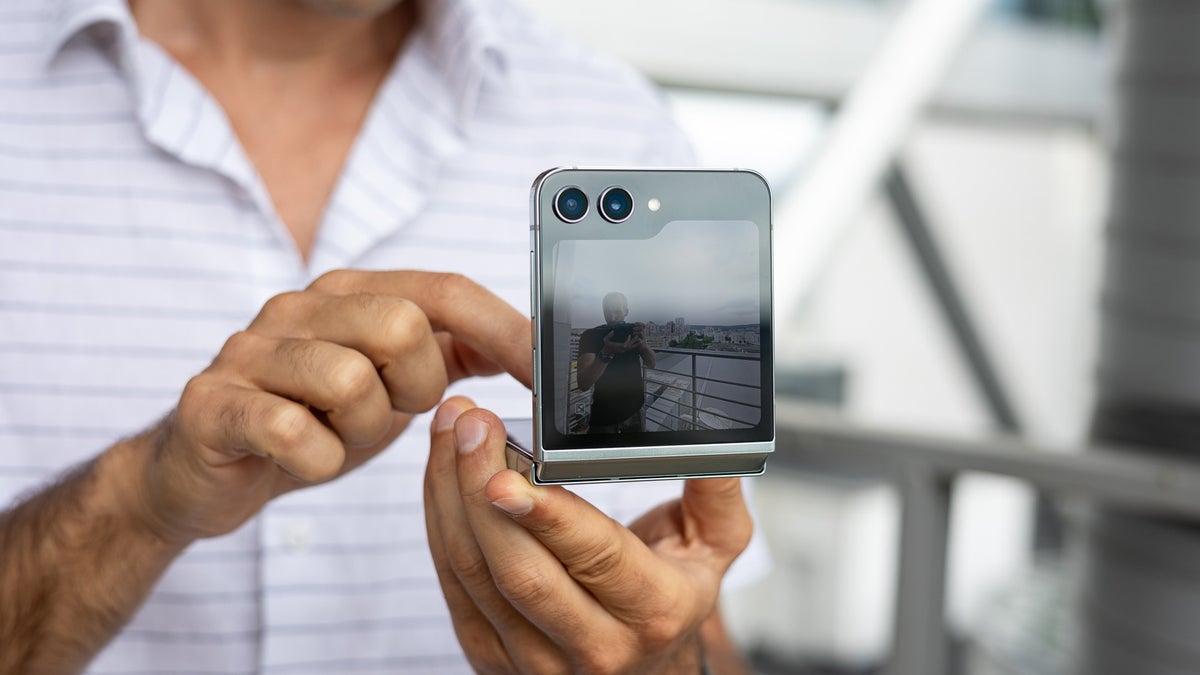 Walmart's hot deal on the 512GB Galaxy Z Flip 5 is back with a bang