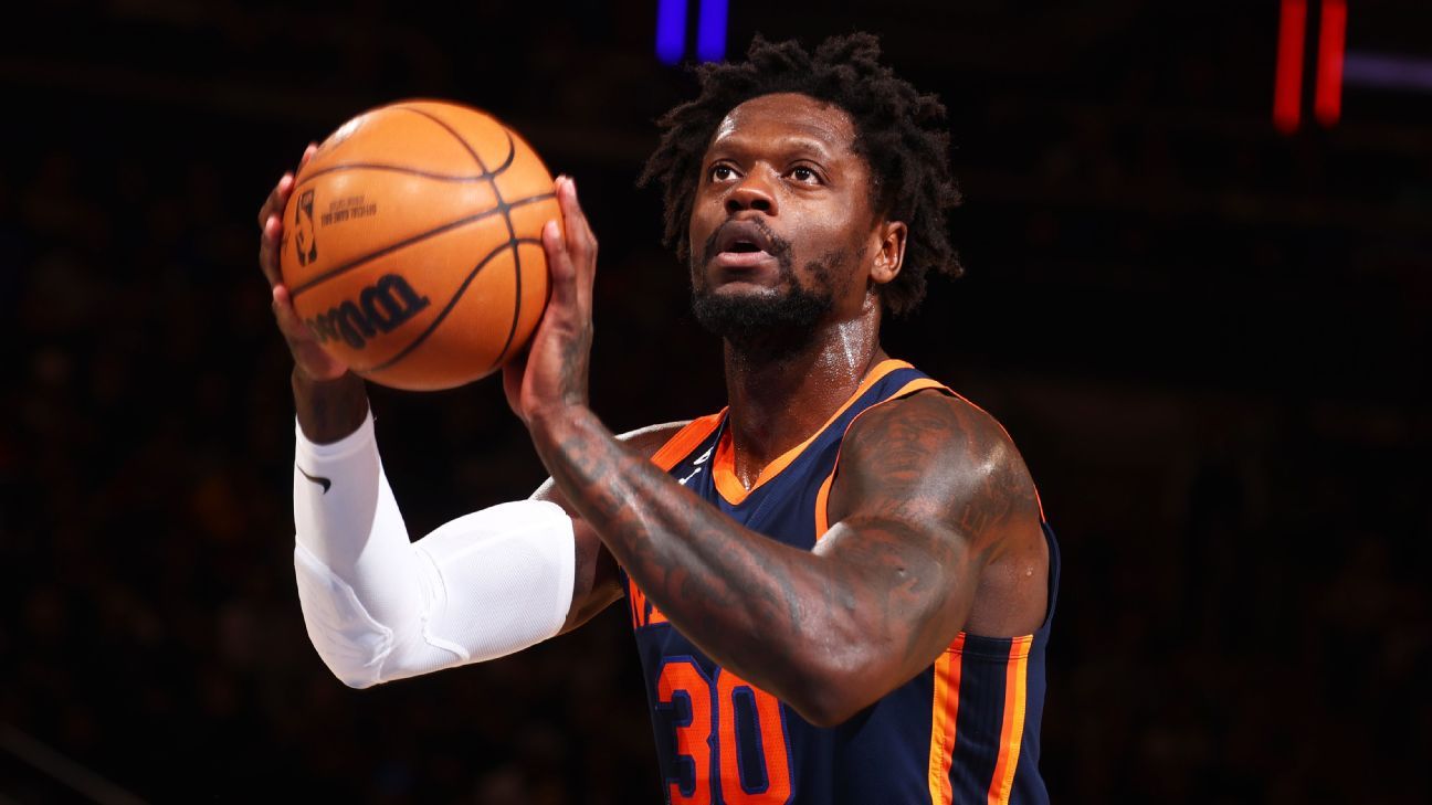 Knicks' Julius Randle out 2-3 weeks with dislocated shoulder