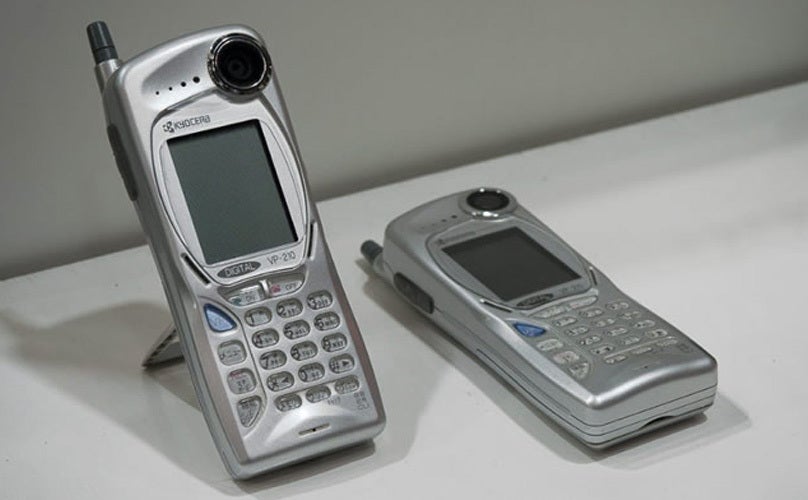25 years ago, the Kyocera VP-210 launched the selfie revolution - Living with a phone without a selfie camera (sort of)