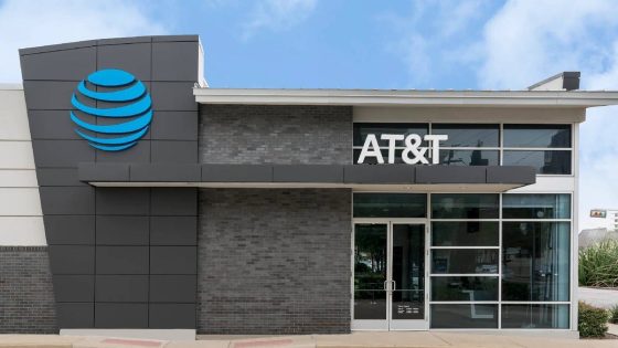Major US carriers including AT&T, T-Mobile, and Verizon are down Thursday morning