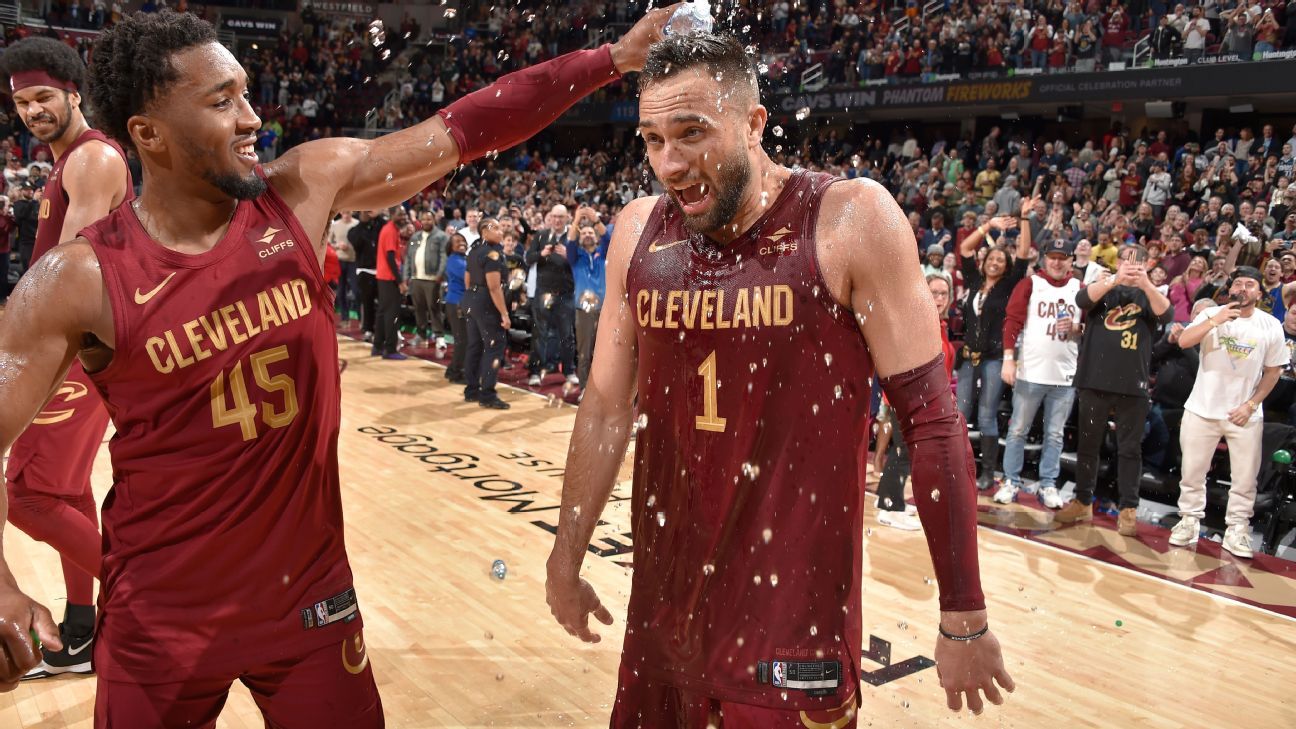 Max Strus' 59-footer lifts Cavaliers over Mavericks