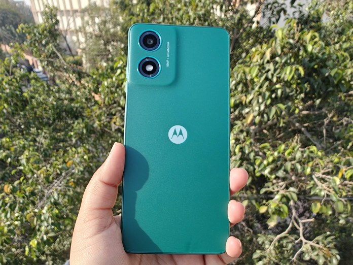 Moto G04 Review: Stylish smartphone for Just Rs. 7000