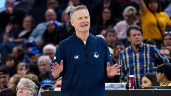 Steve Kerr inks two-year extension: 'Let's keep it rolling'