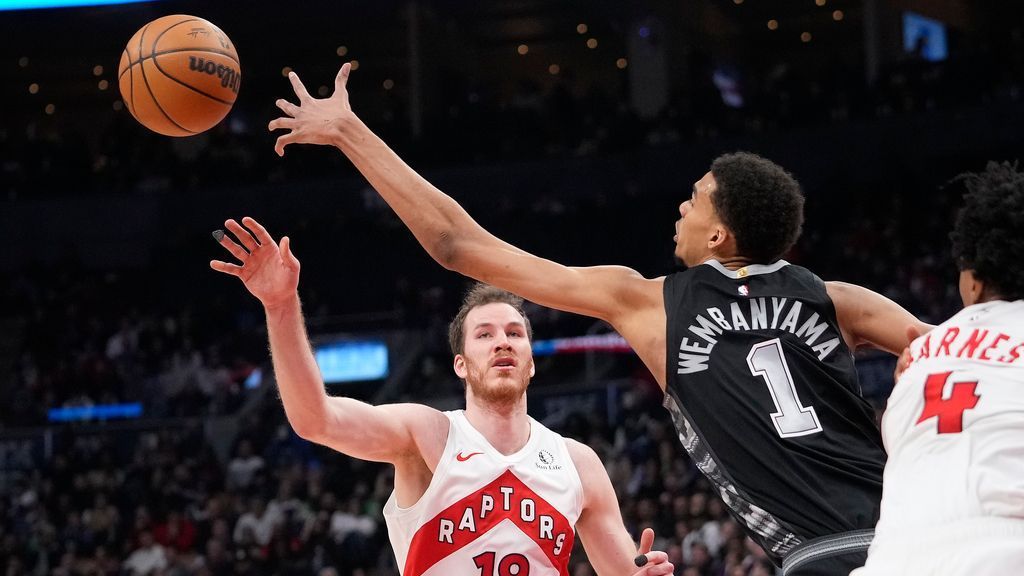 Victor Wembanyama logs triple-double with blocks in Spurs win