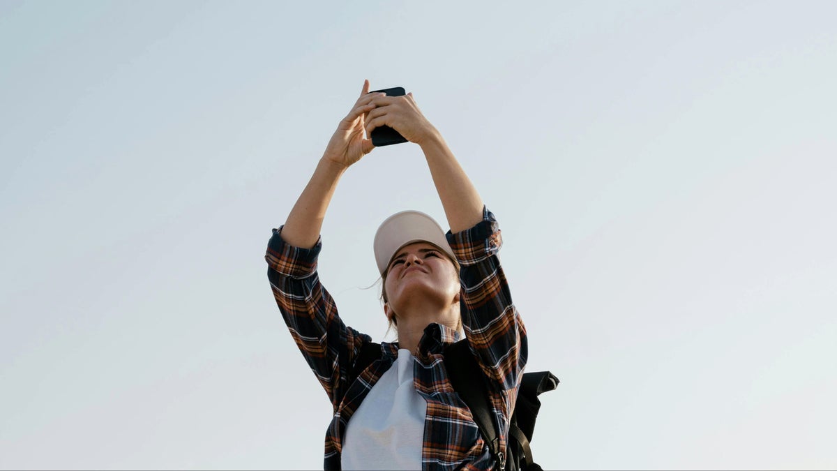 Goodbye “No Service”: Can Skyphone help usher a new era for iPhone and Galaxy?