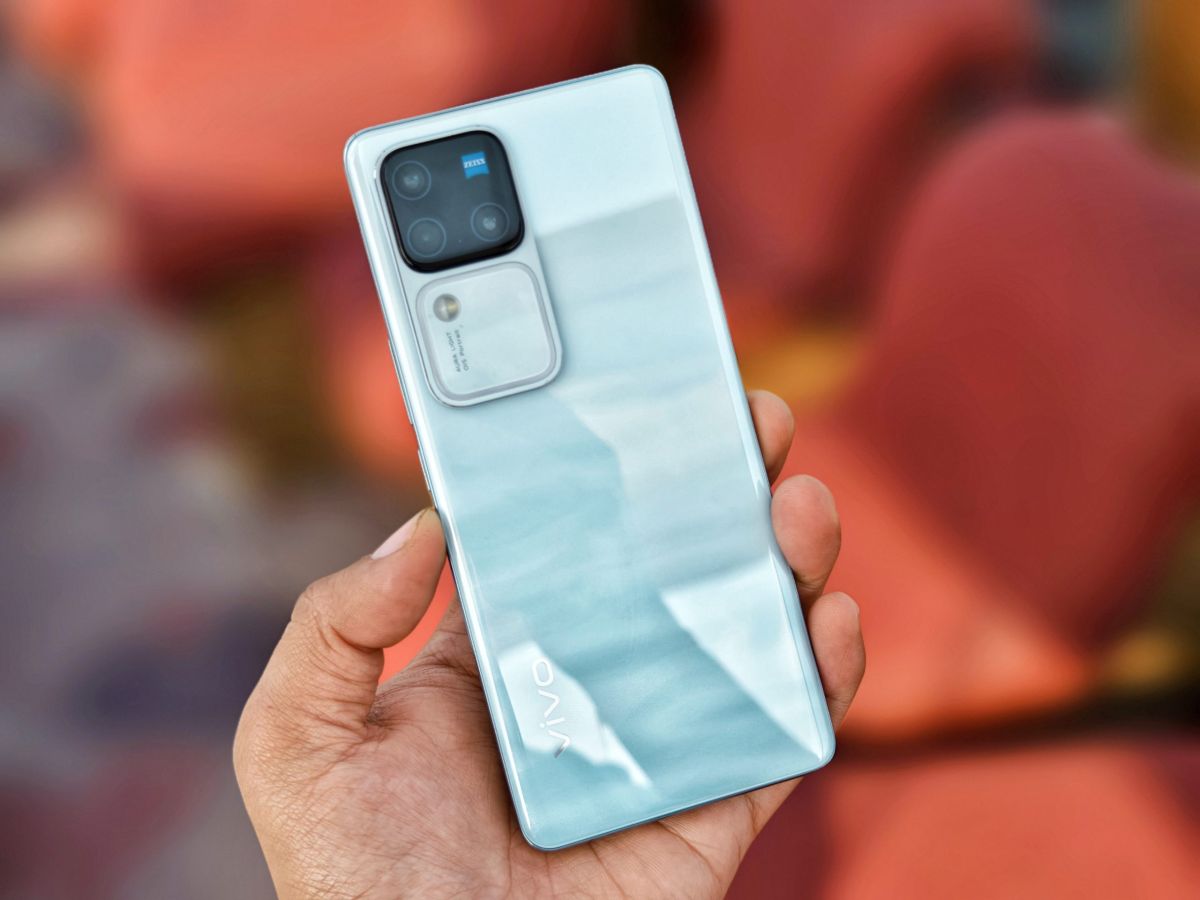Vivo V30 Pro Review with Pros and Cons