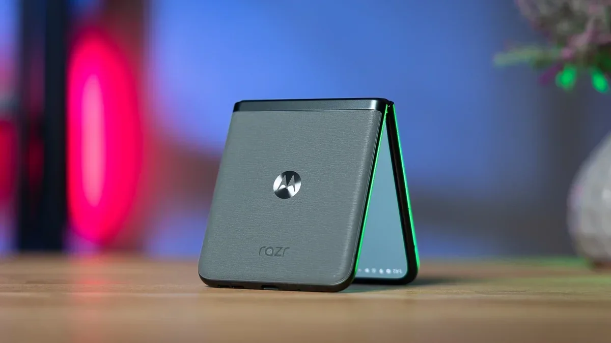 At $200 off, the Motorola Razr 2023 is the best way to get a foldable phone without breaking the bank