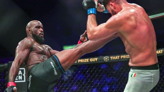 Corey Anderson tops Karl Moore for Bellator light heavyweight title