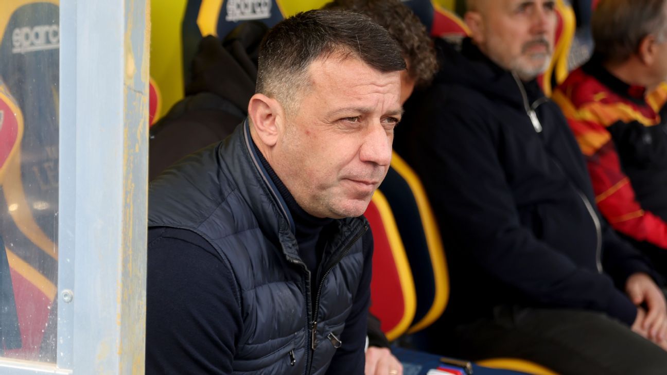 Lecce sack boss after he head-butts opposition player