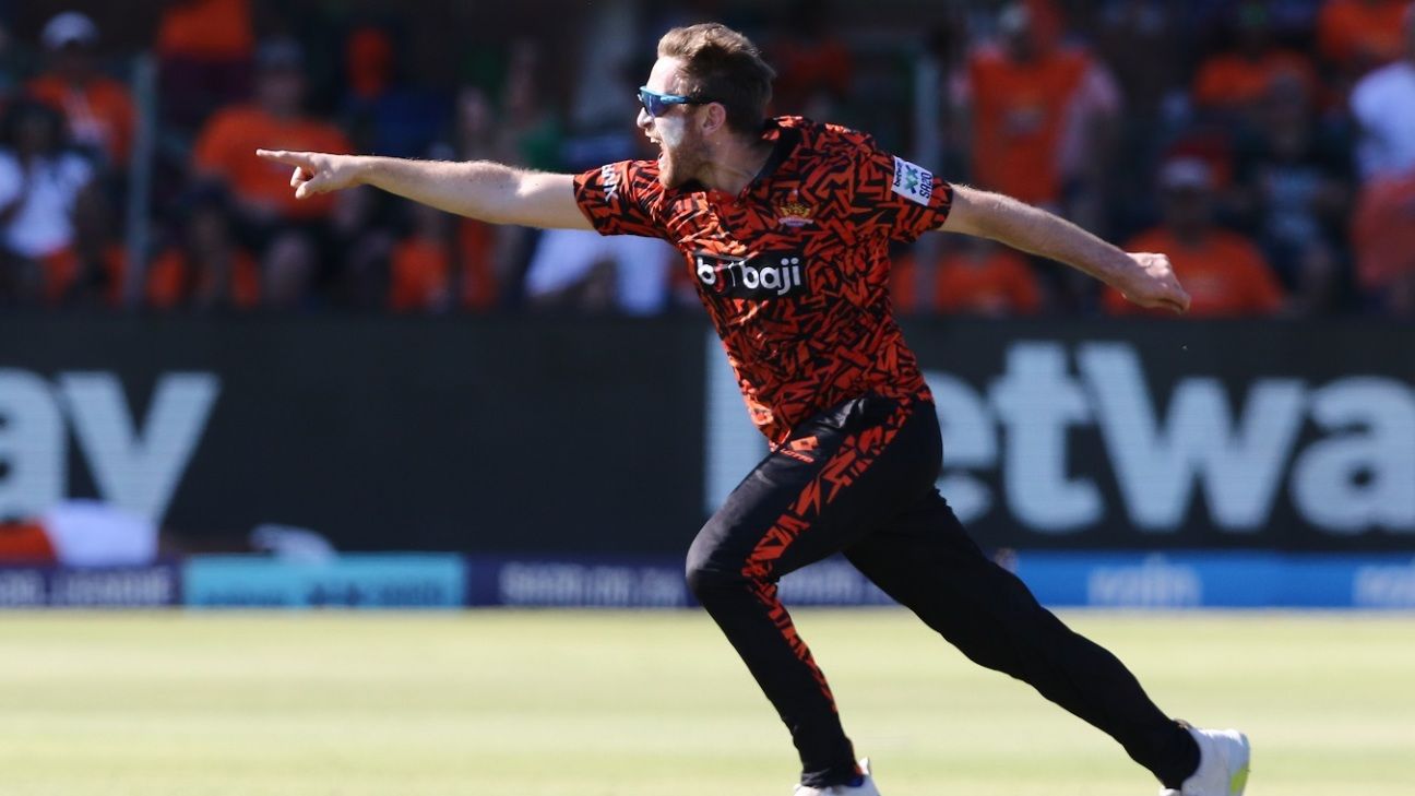 Liam Dawson: 'I don't want to be running drinks for England at my age'