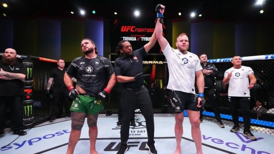 Marcin Tybura submits Tai Tuivasa early in first round