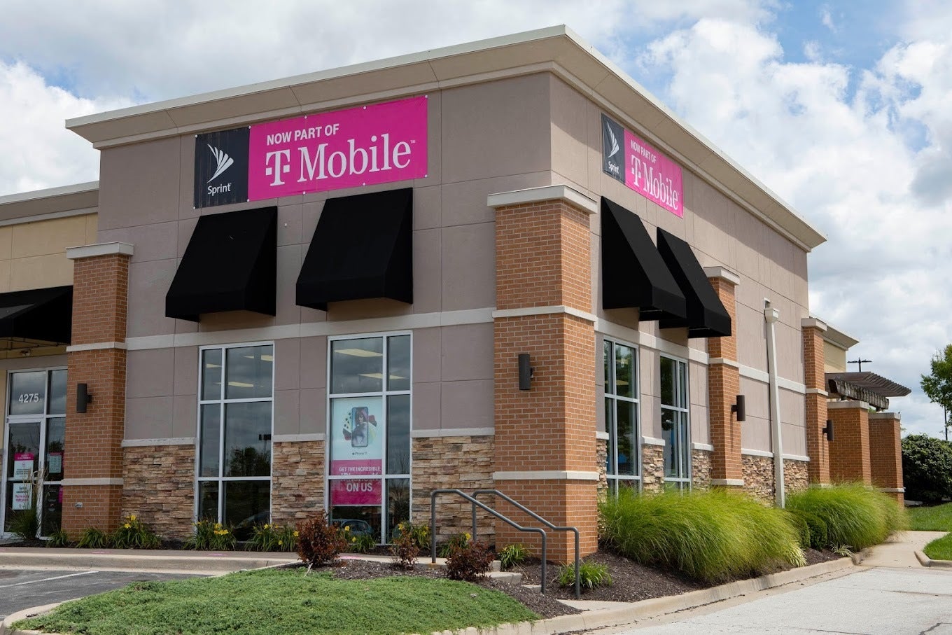 T-Mobile Authorized Retailer Owned by Wireless Vision - T-Mobile Angers Dealers with Drastic Compensation Changes