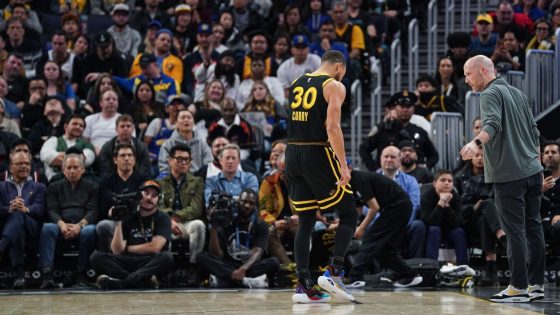 Warriors' Stephen Curry limps off court with late ankle injury
